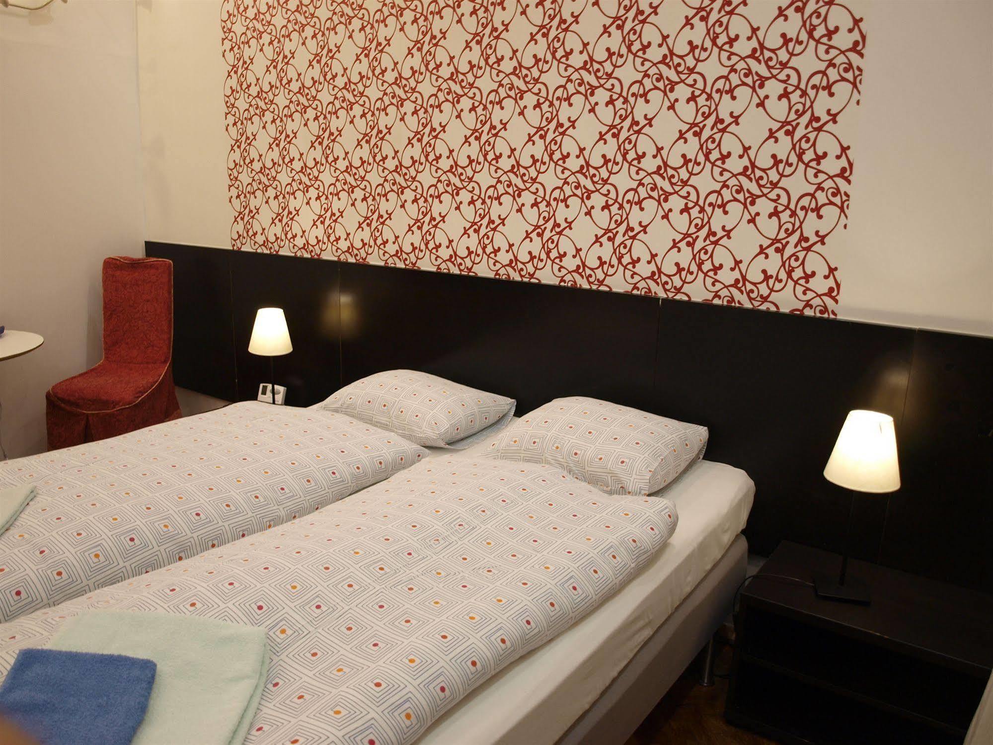 Europa Centerpoint Guesthouse Budapest Luaran gambar
