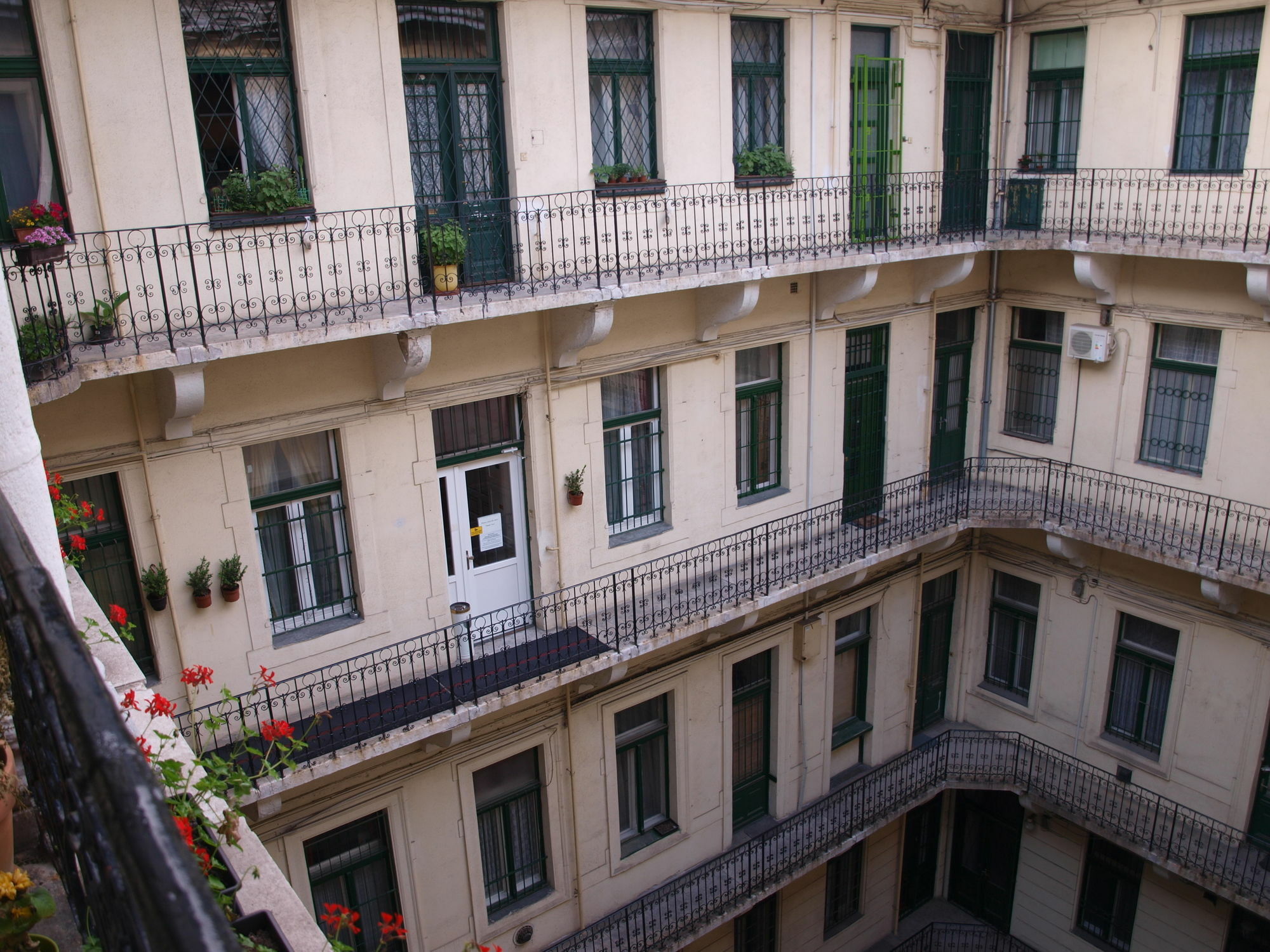 Europa Centerpoint Guesthouse Budapest Luaran gambar